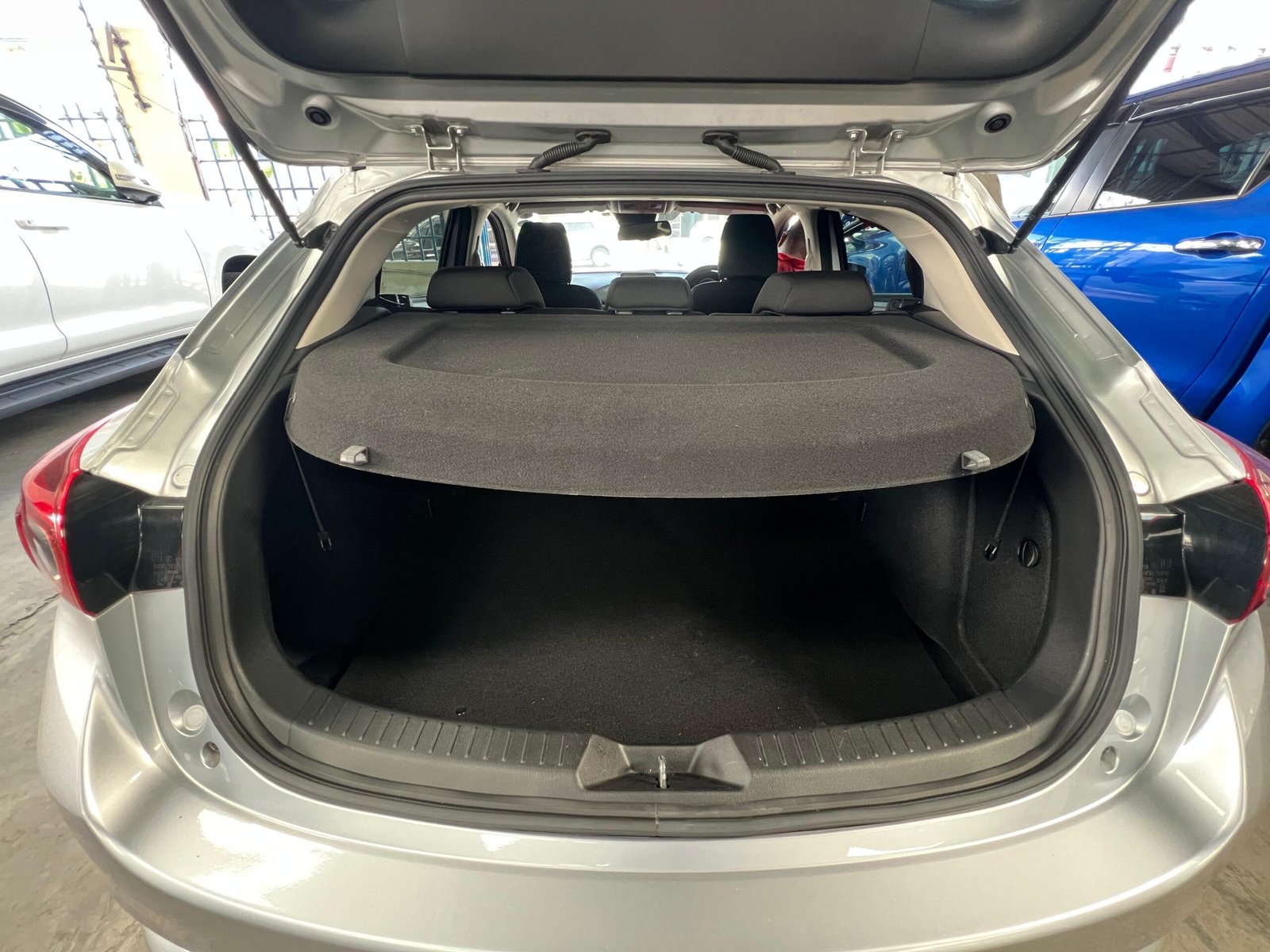 
								MAZDA AXELA SPORTS full									