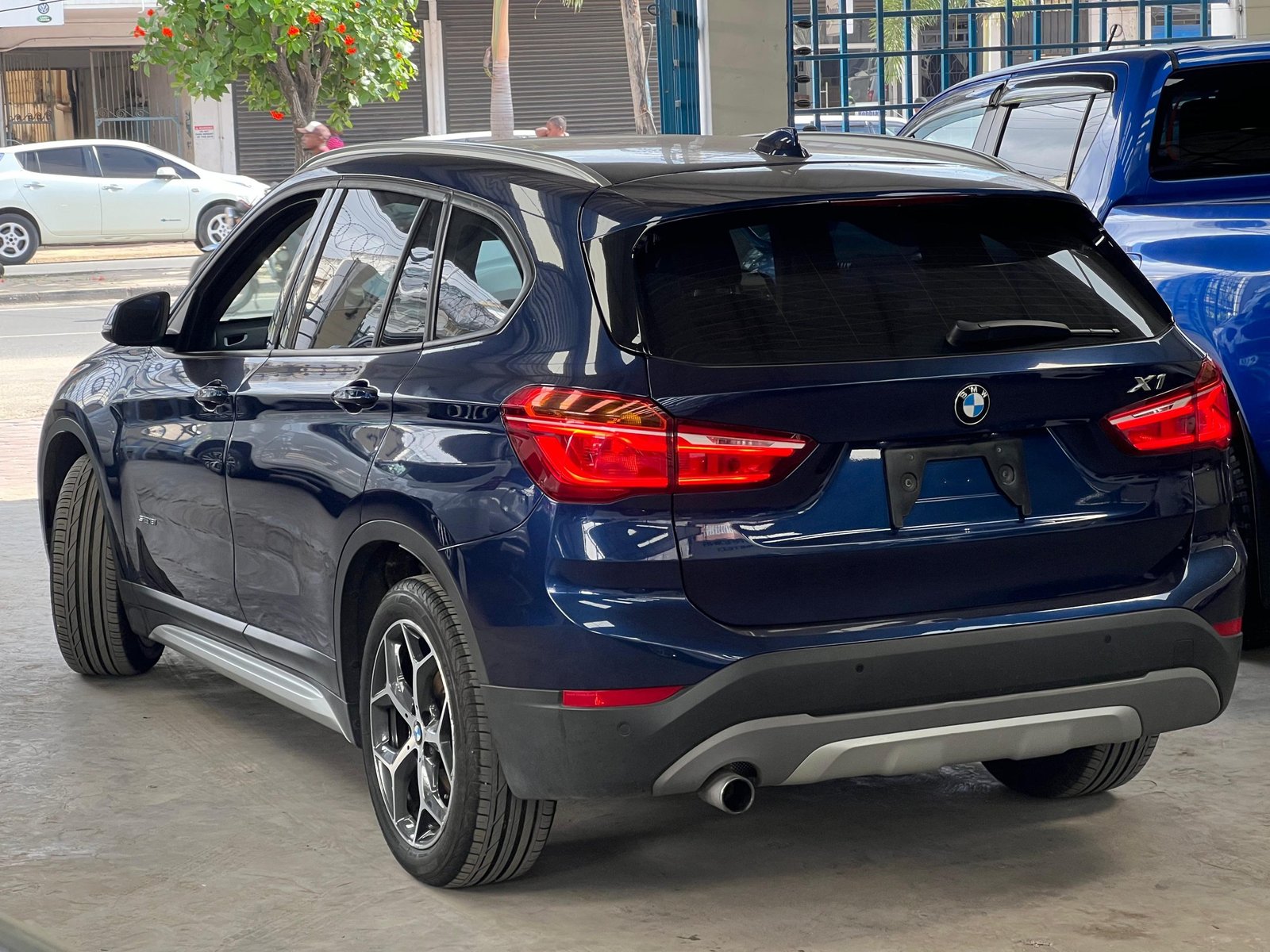 
								BMW X1 full									