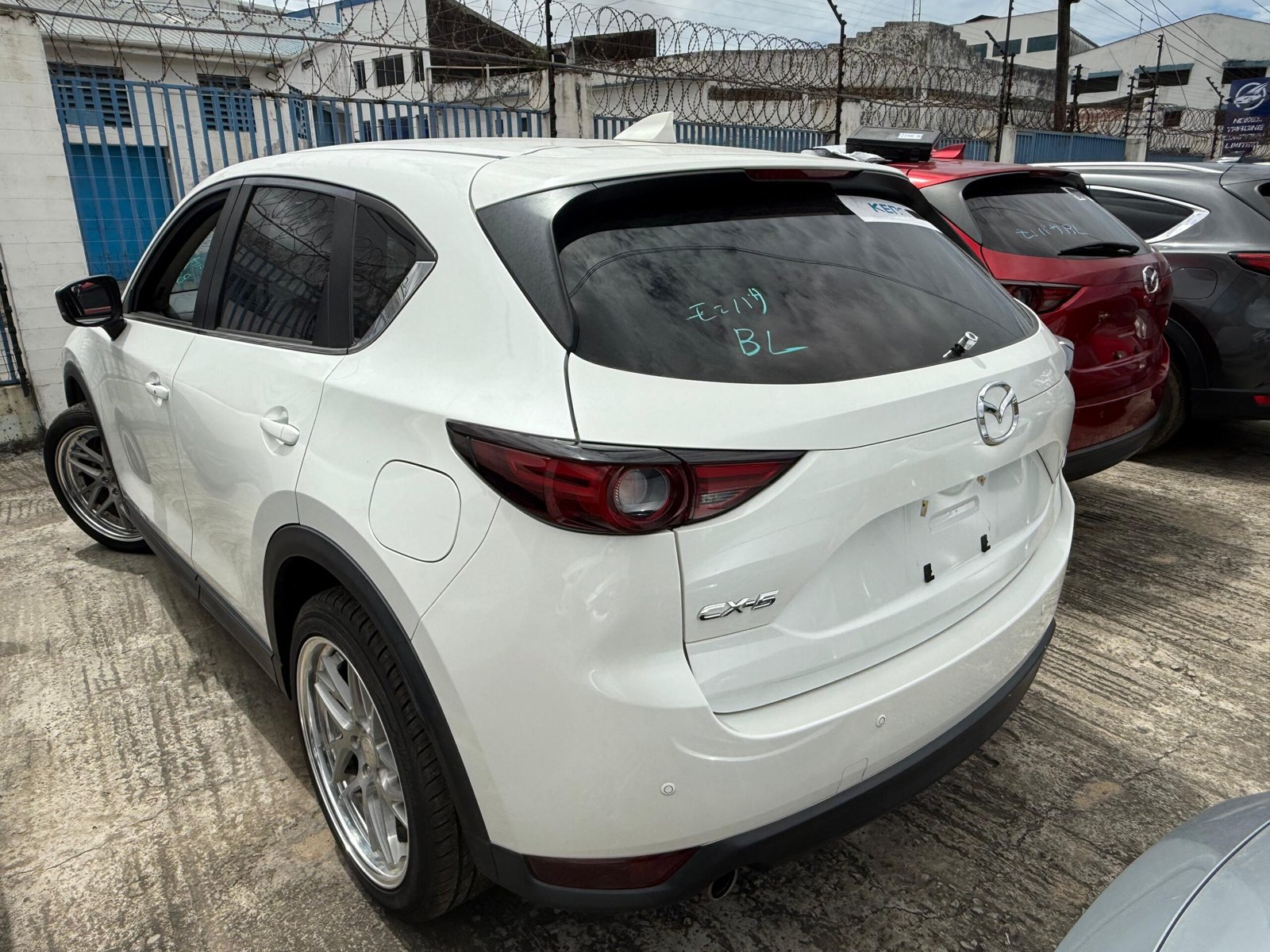 
								MAZDA CX-5 full									