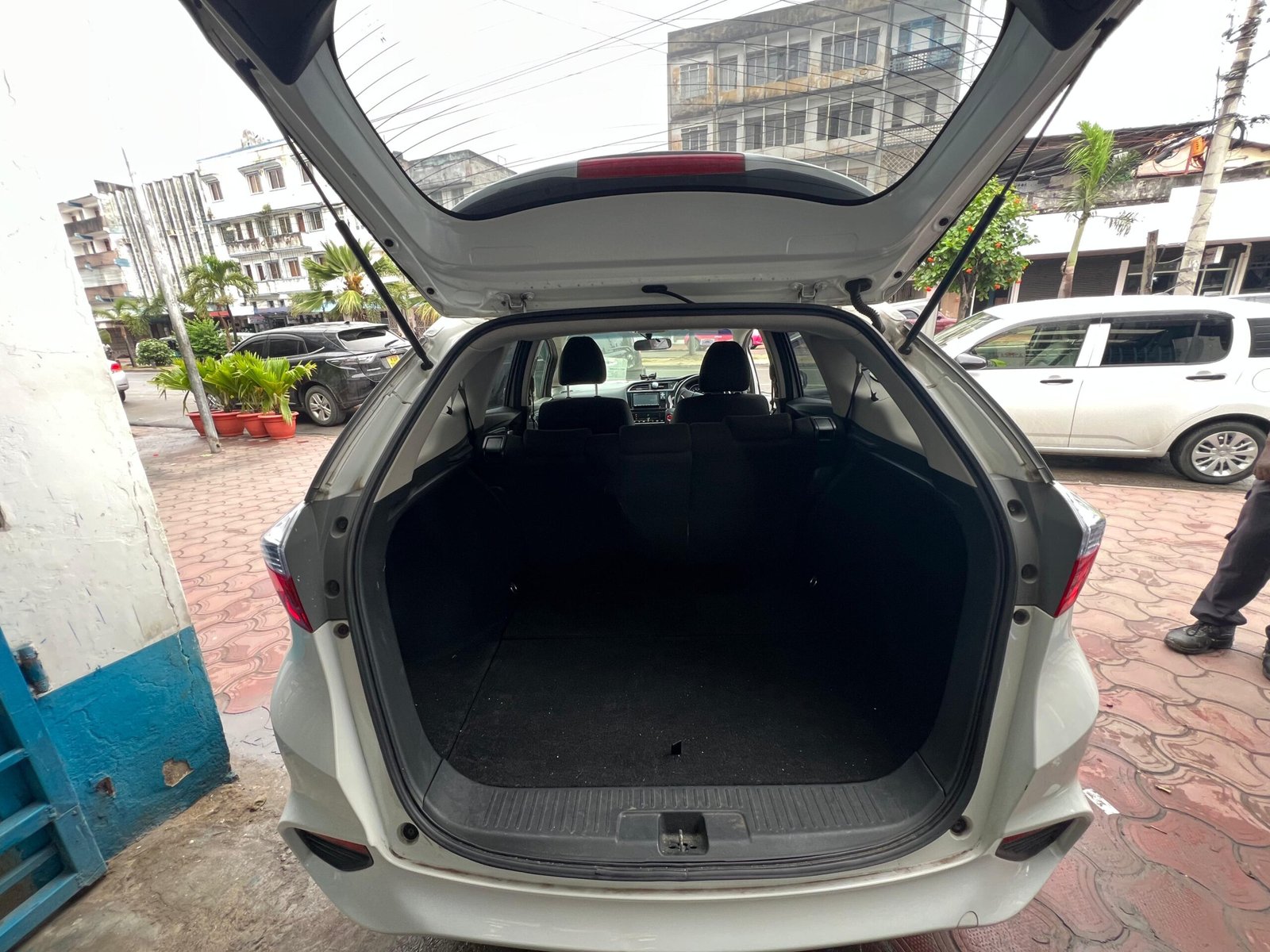 
								HONDA FIT SHUTTLE full									