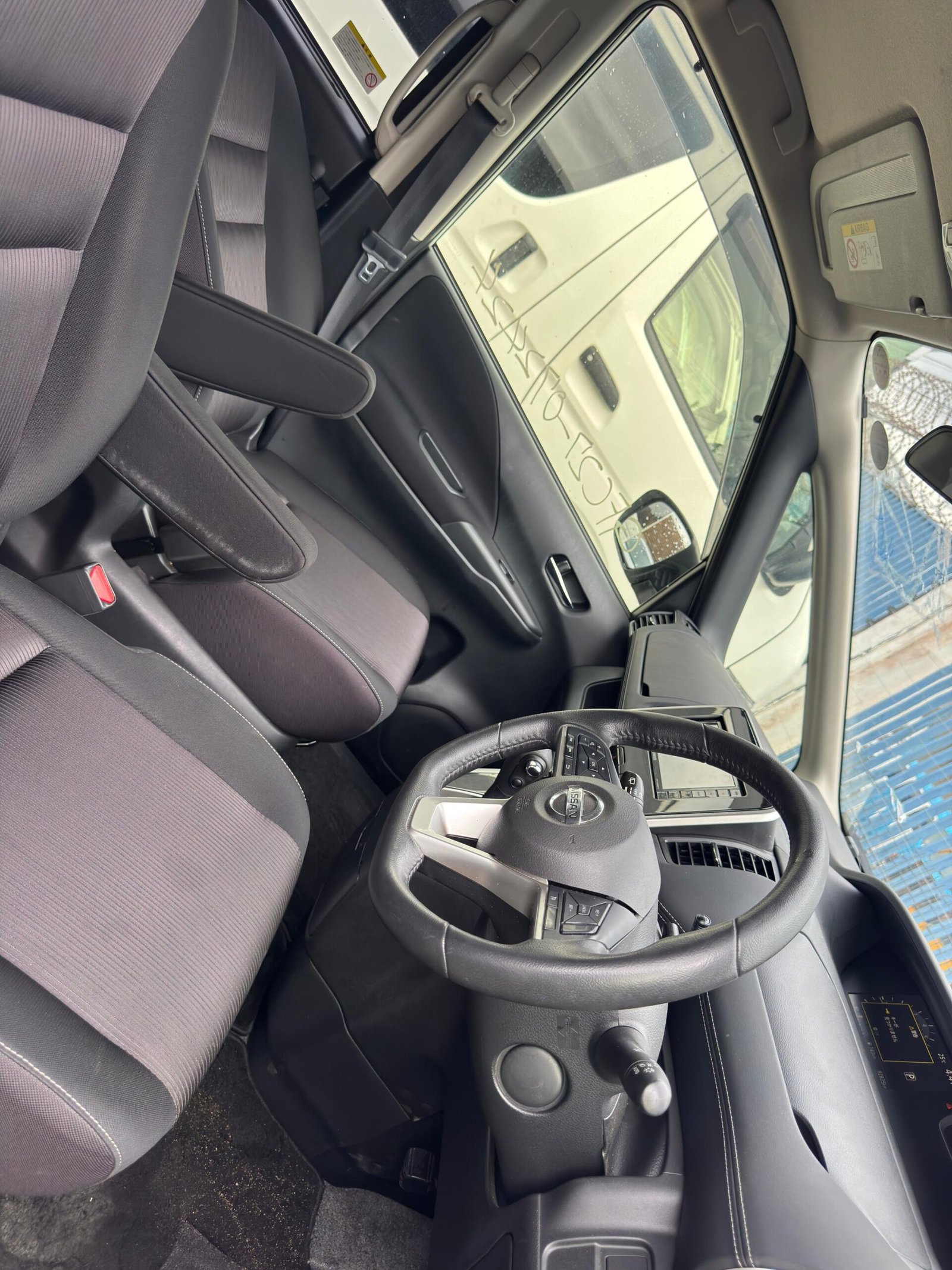 
								NISSAN SERENA full									