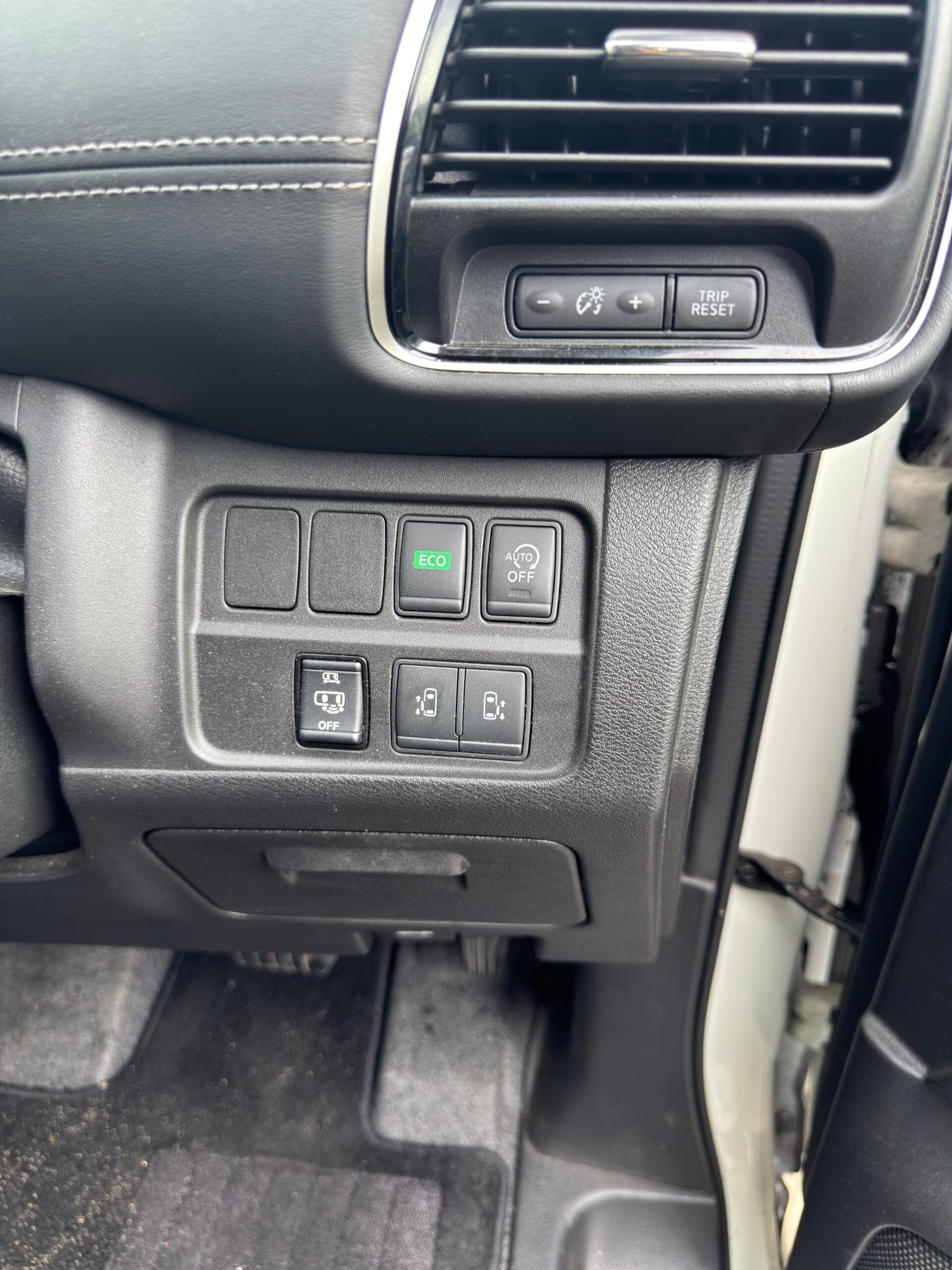 
								NISSAN SERENA full									