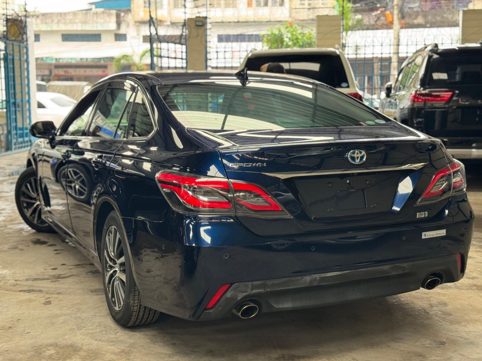 
								TOYOTA CROWN full									