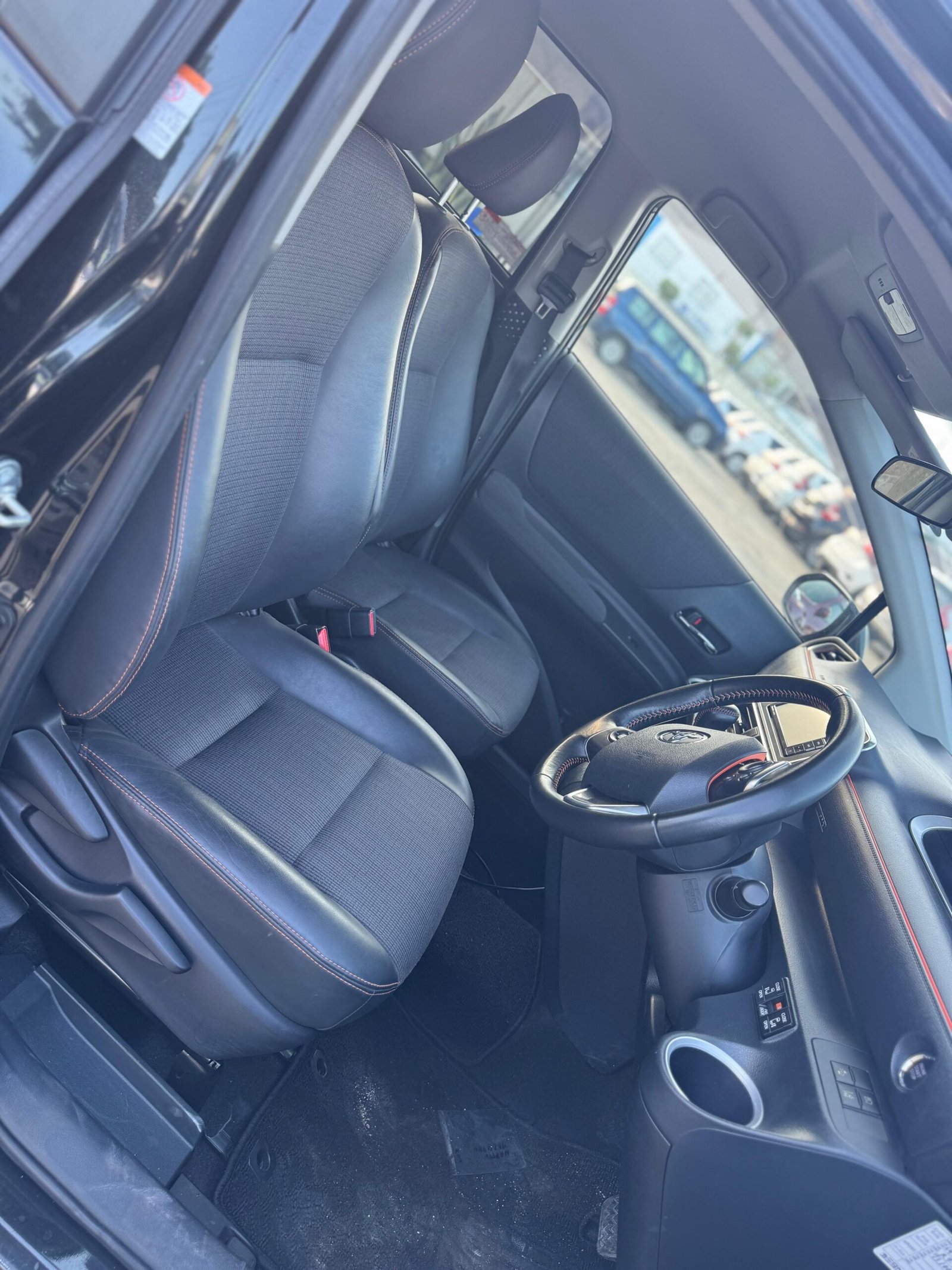 
								TOYOTA SIENTA full									