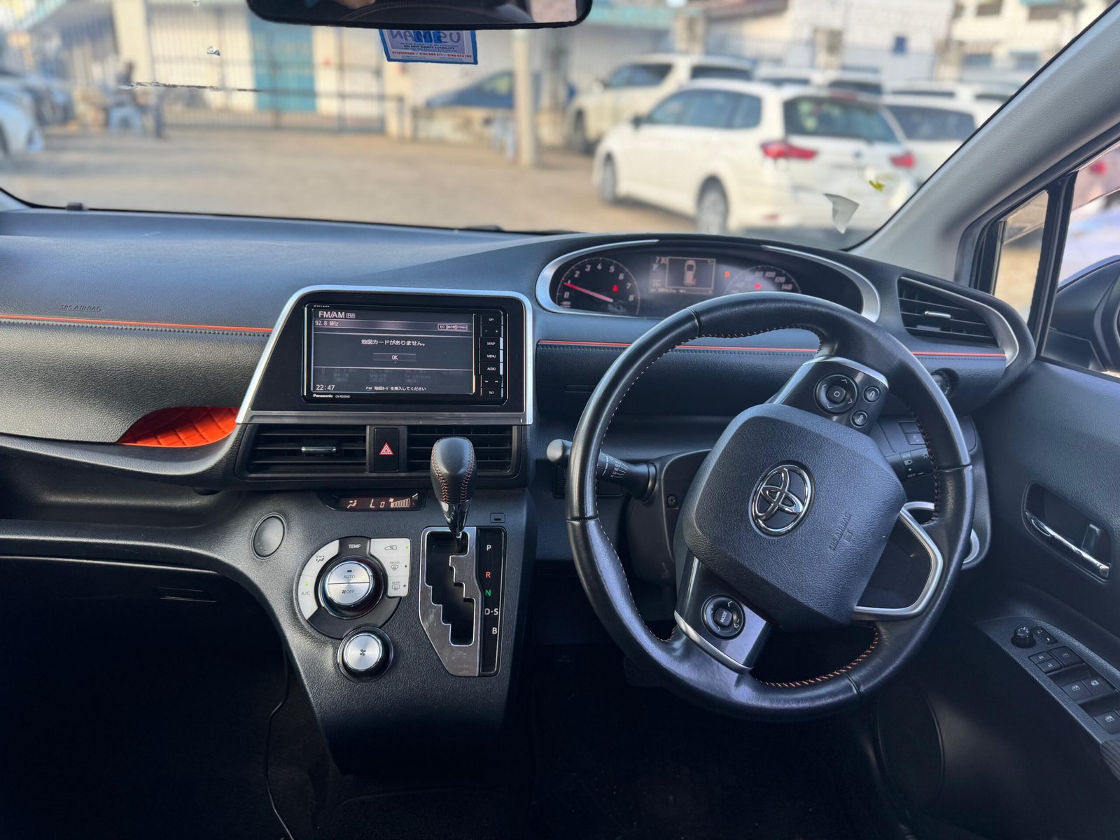 
								TOYOTA SIENTA full									