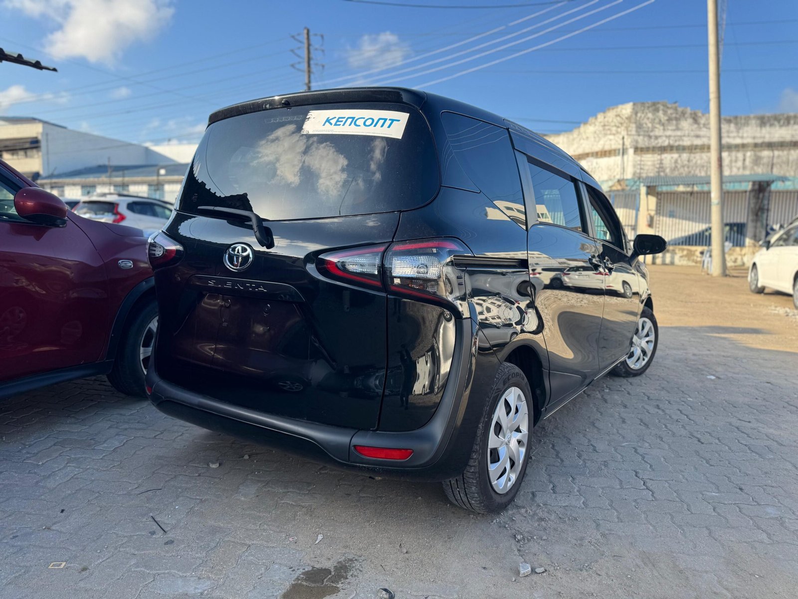 
								TOYOTA SIENTA full									