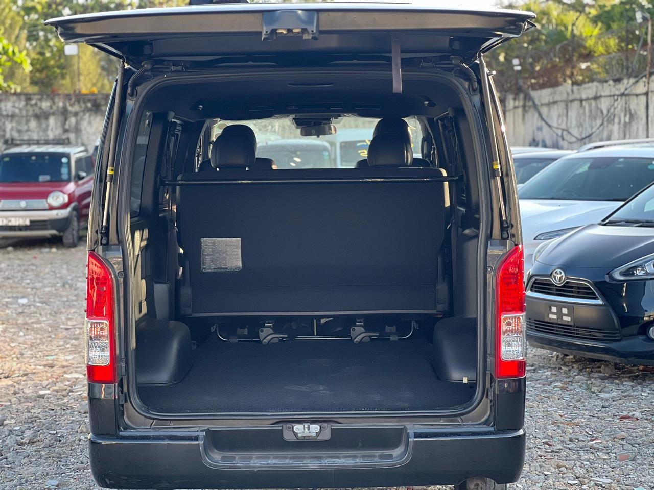 
								TOYOTA REGIUS ACE full									