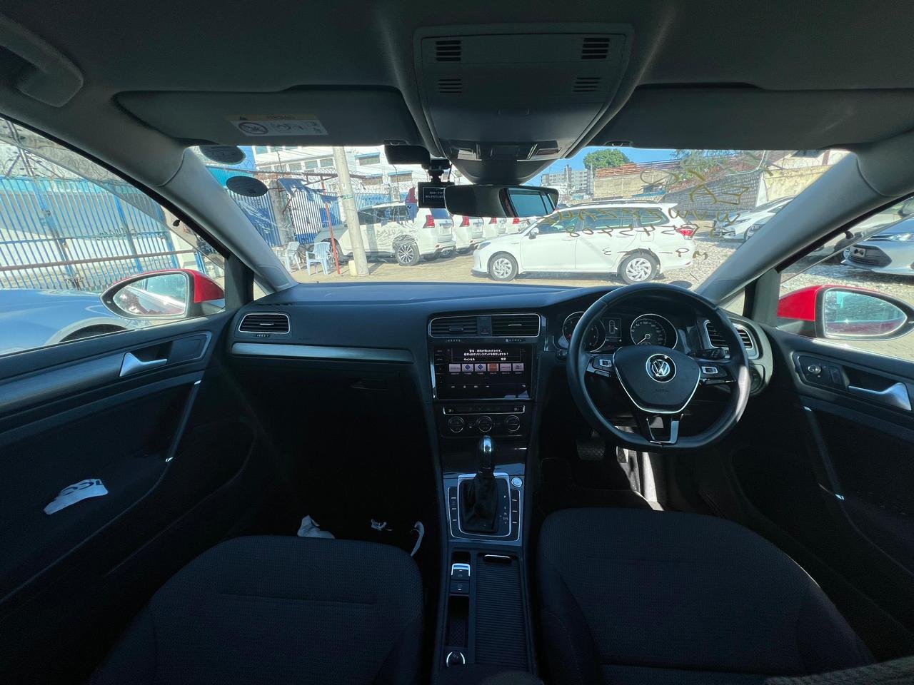 
								VOLKSWAGON GOLF full									