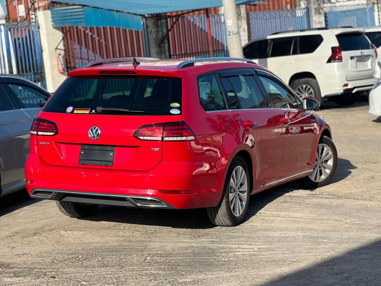 
								VOLKSWAGON GOLF full									