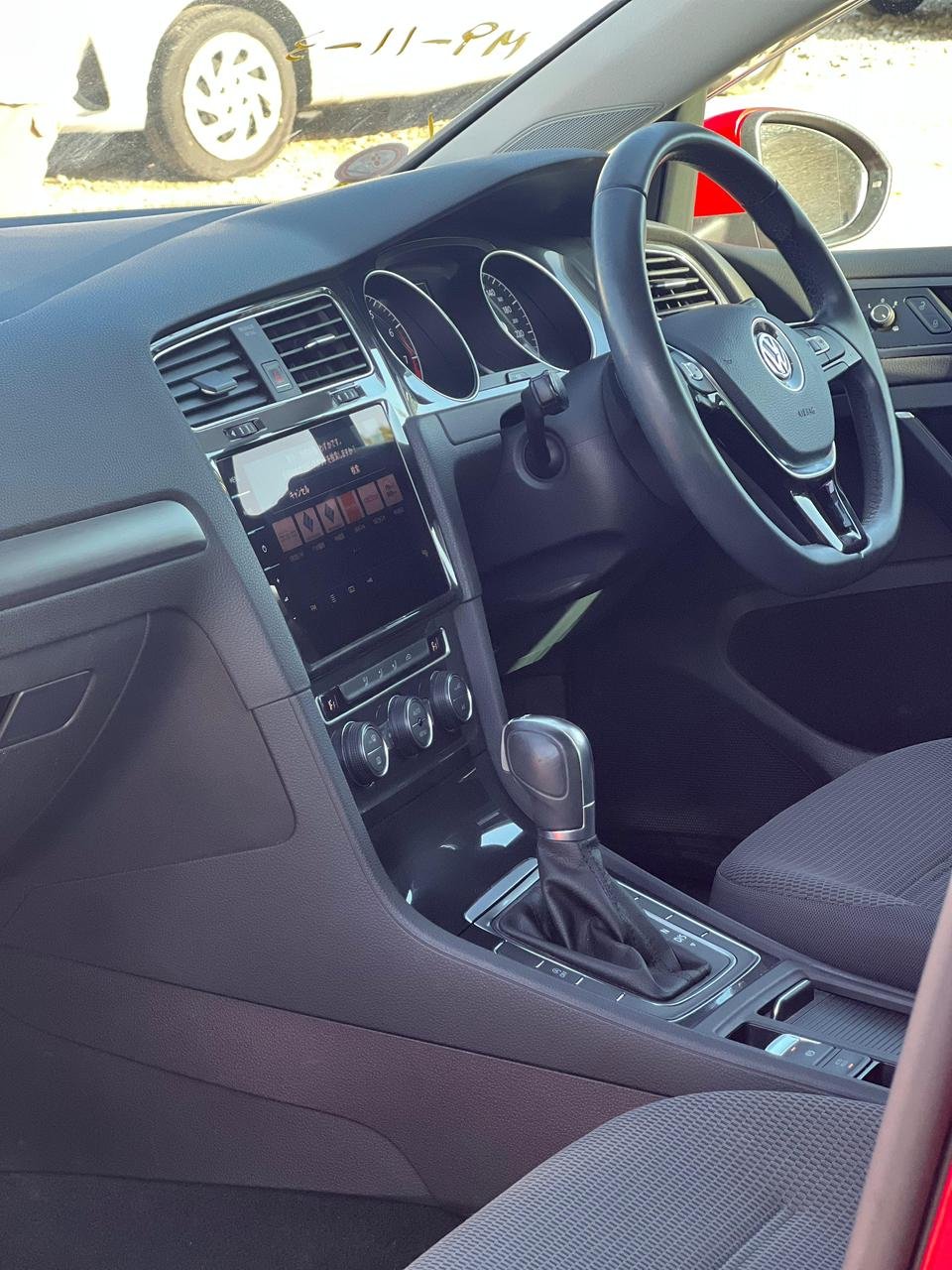 
								VOLKSWAGON GOLF full									