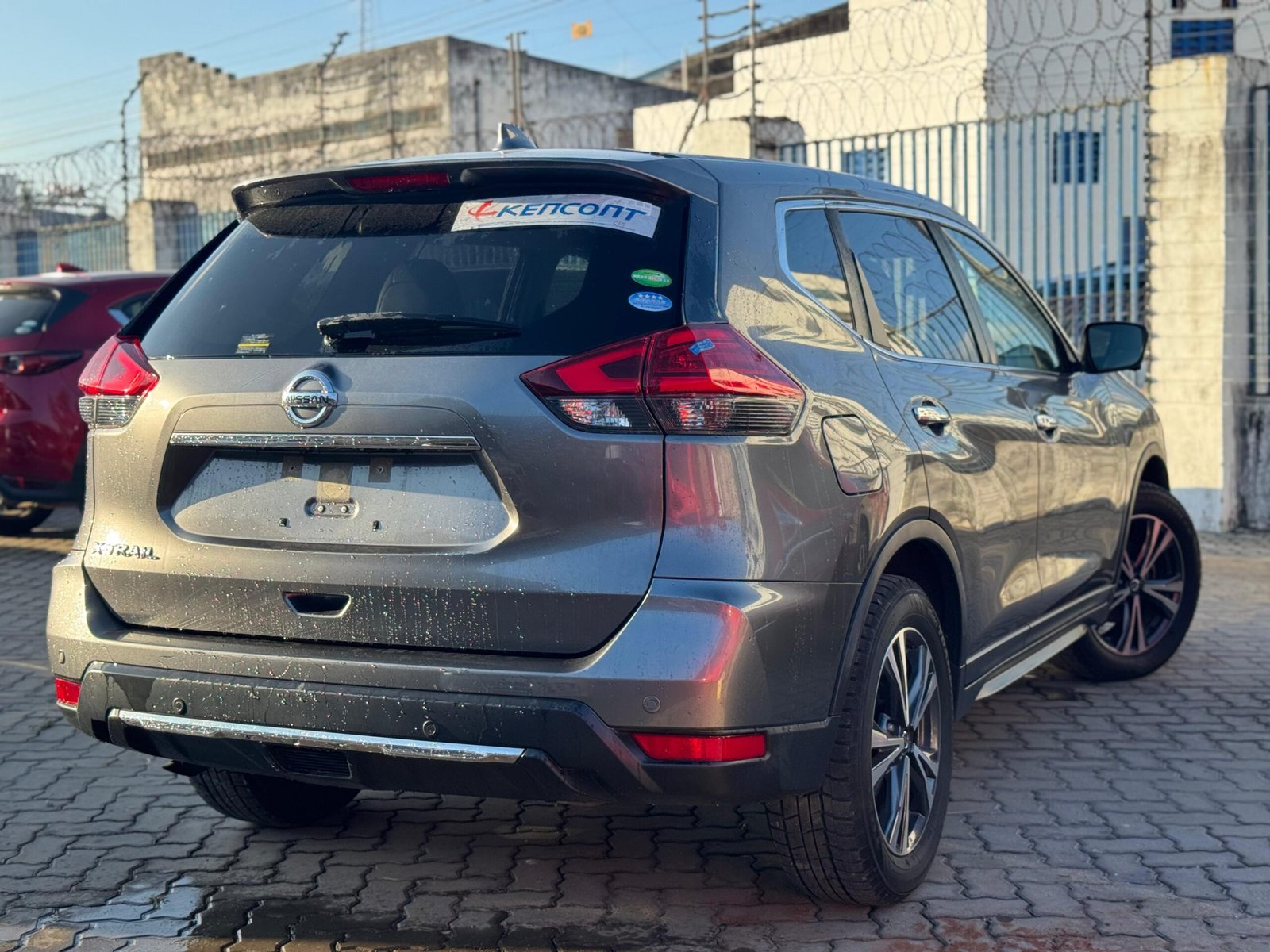 
								NISSAN XTRAIL full									