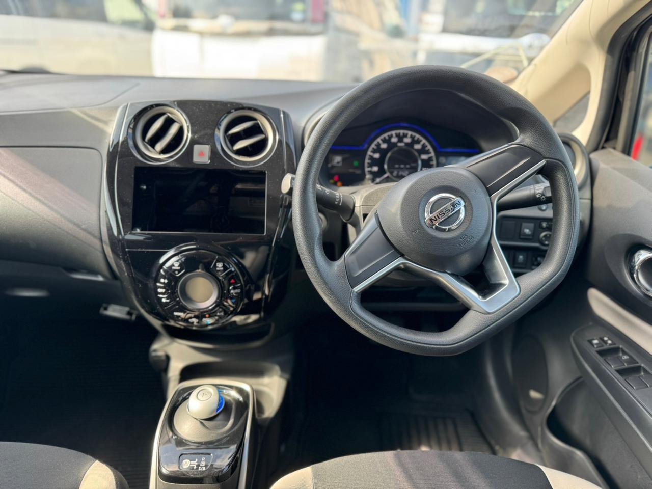 
								NISSAN NOTE full									