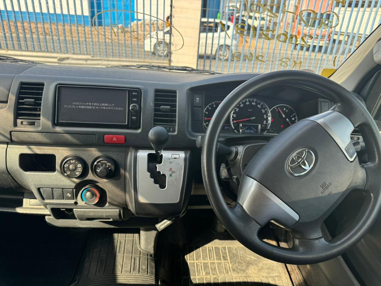 
								TOYOTA HIACE full									