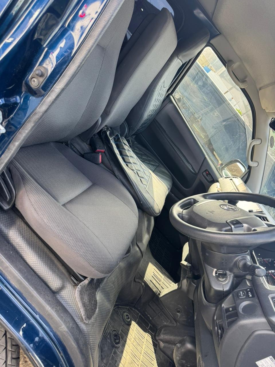 
								TOYOTA HIACE full									