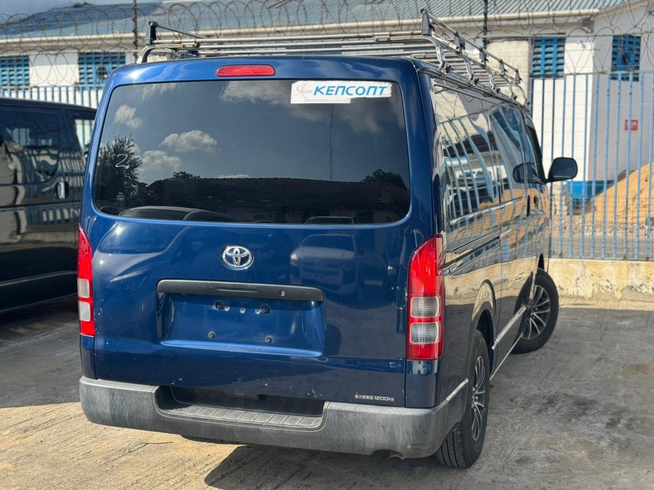 
								TOYOTA HIACE full									