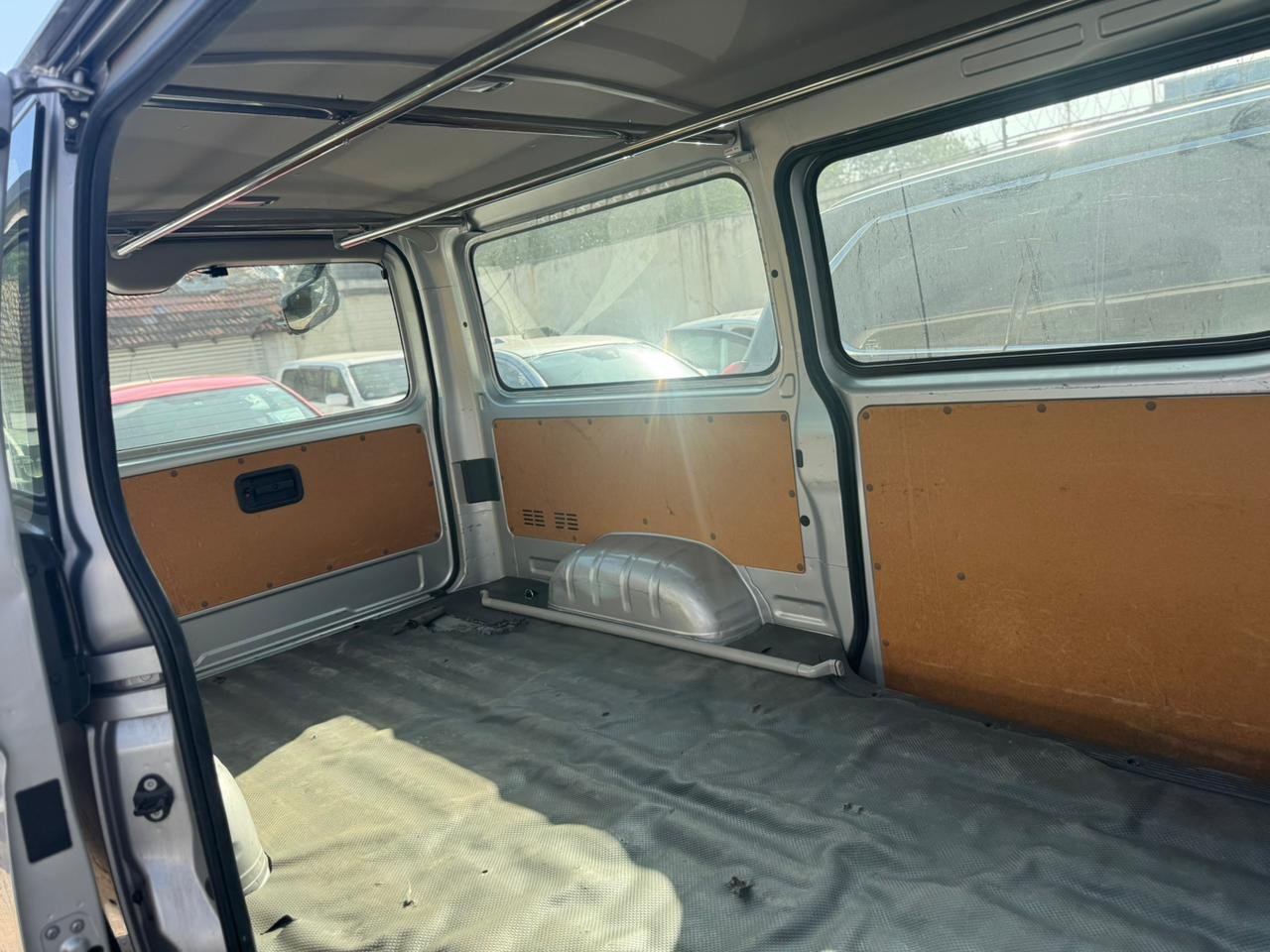 
								TOYOTA HIACE full									