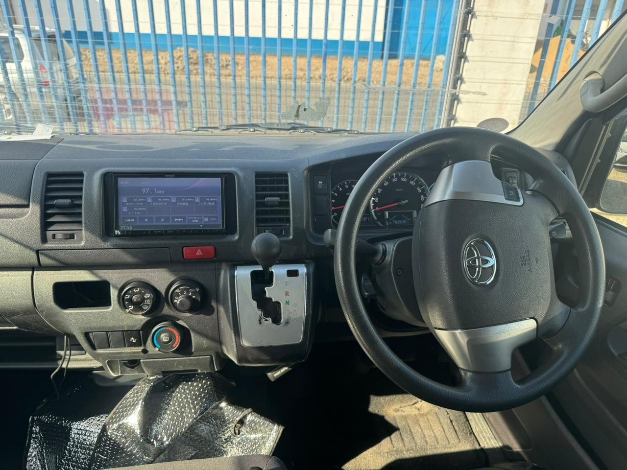 
								TOYOTA HIACE full									