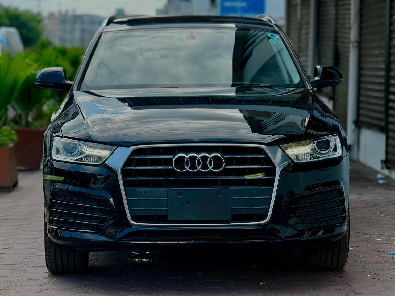 
								AUDI Q3 full									