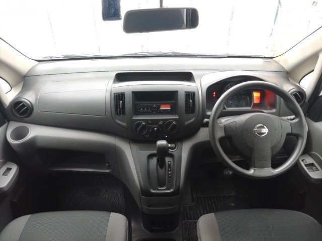 
								NISSAN NV200 full									