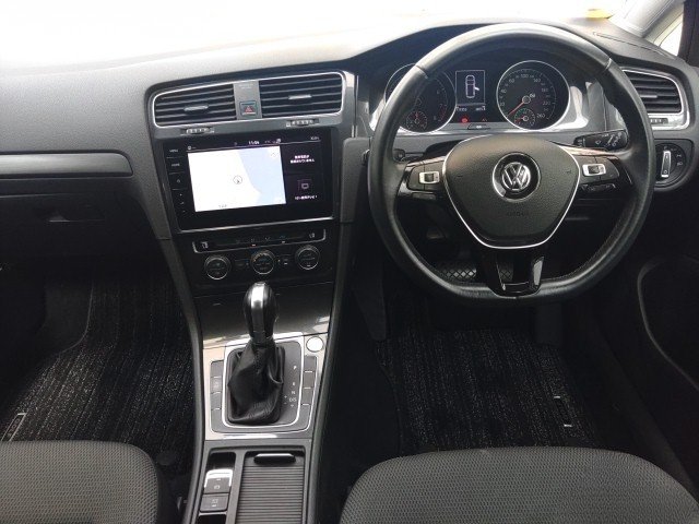
								VOLKSWAGON GOLF full									