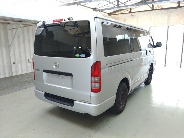 
								TOYOTA HIACE full									