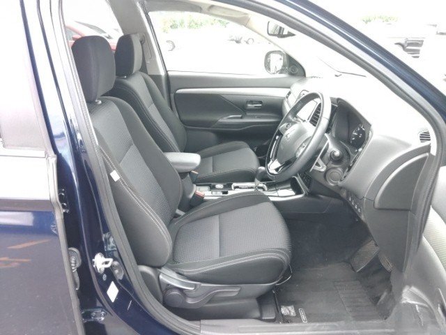 
								MITSUBSHI OUTLANDER full									