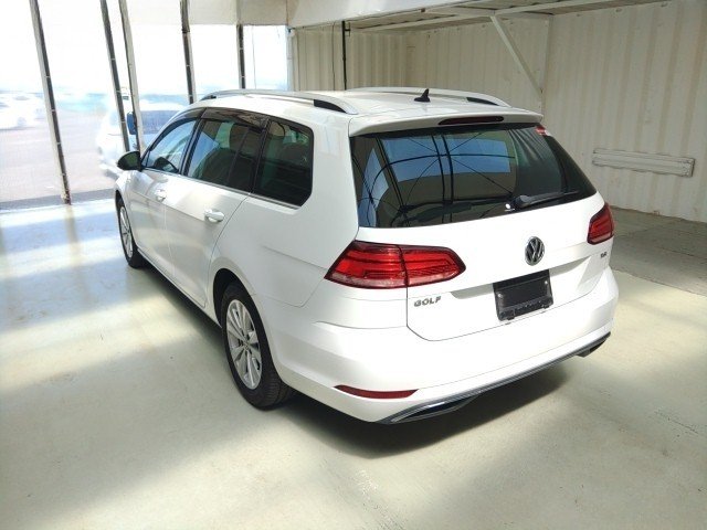 
								VOLKSWAGON GOLF full									