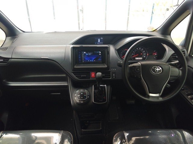 
								TOYOTA NOAH full									