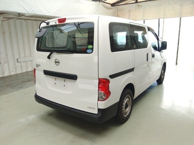 
								NISSAN NV200 full									