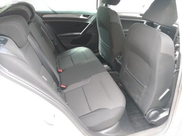 
								VOLKSWAGON GOLF full									