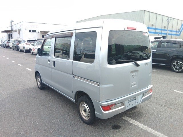 
								Daihatsu Hijet full									