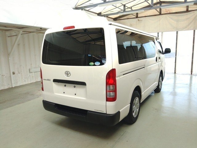 
								TOYOTA REGIUSACE full									
