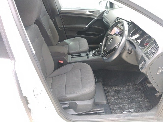 
								VOLKSWAGON GOLF full									