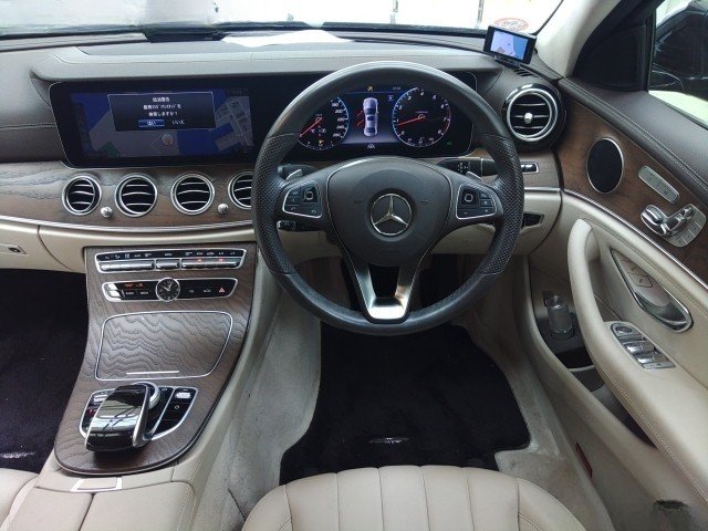 
								MERCEDES E400 full									