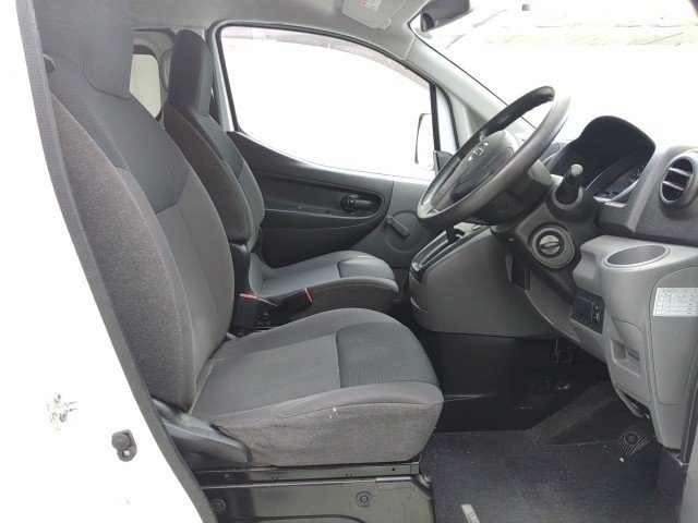 
								NISSAN NV200 full									
