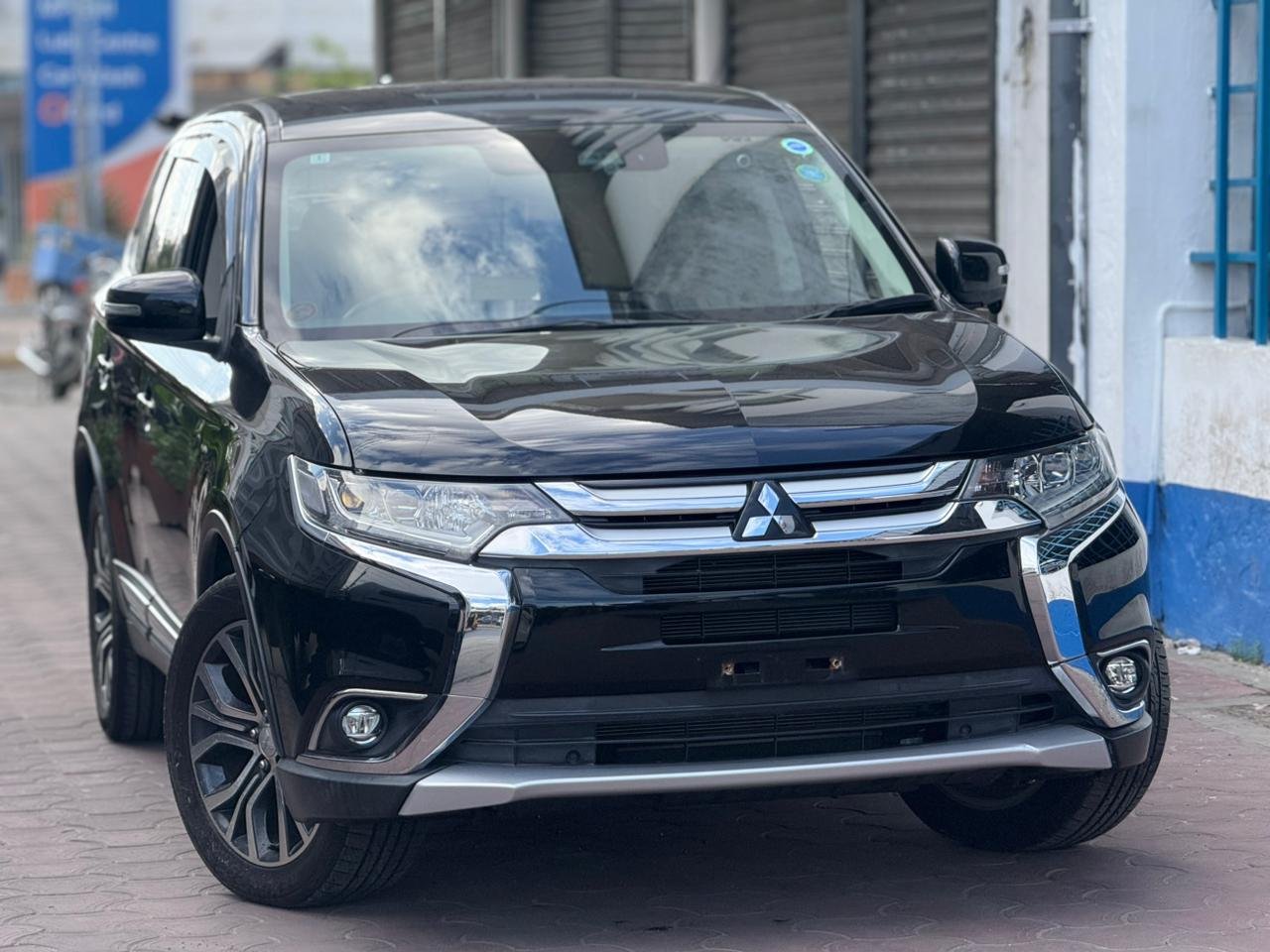 
								MITSUBISHI OUTLANDER full									