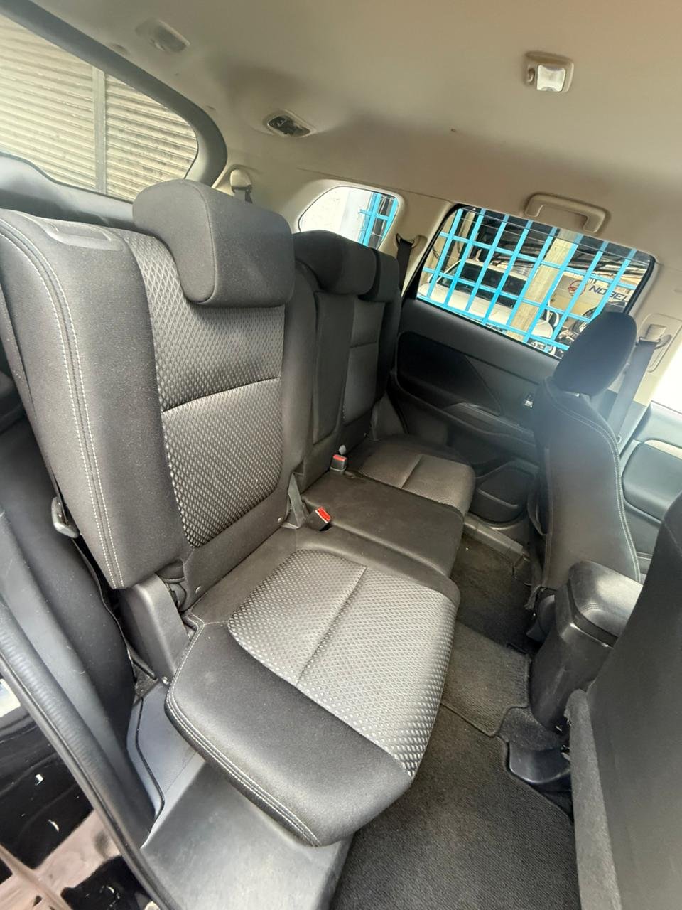 
								MITSUBISHI OUTLANDER full									