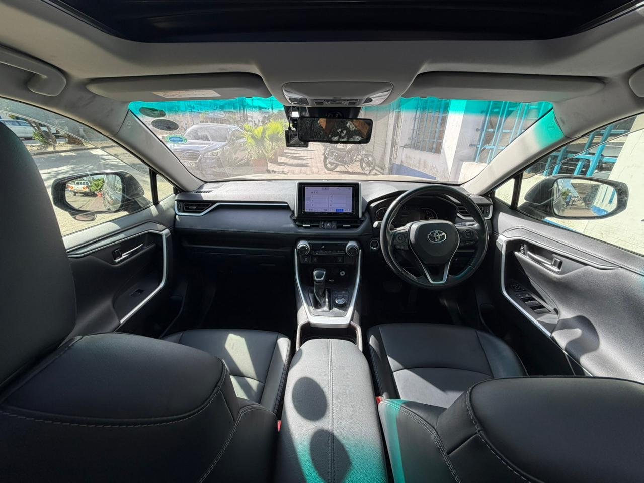 
								TOYOTA RAV4 full									
