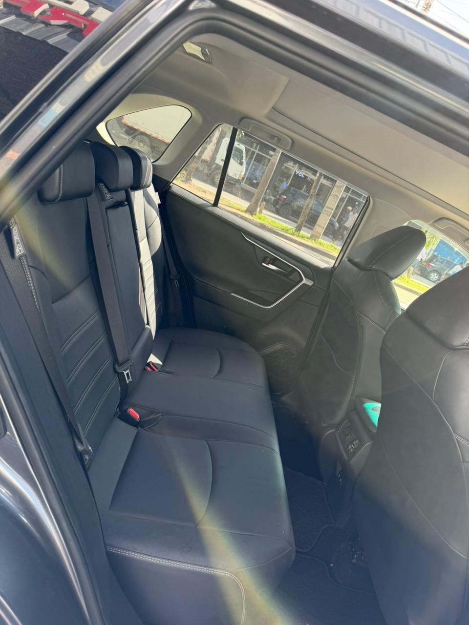 
								TOYOTA RAV4 full									