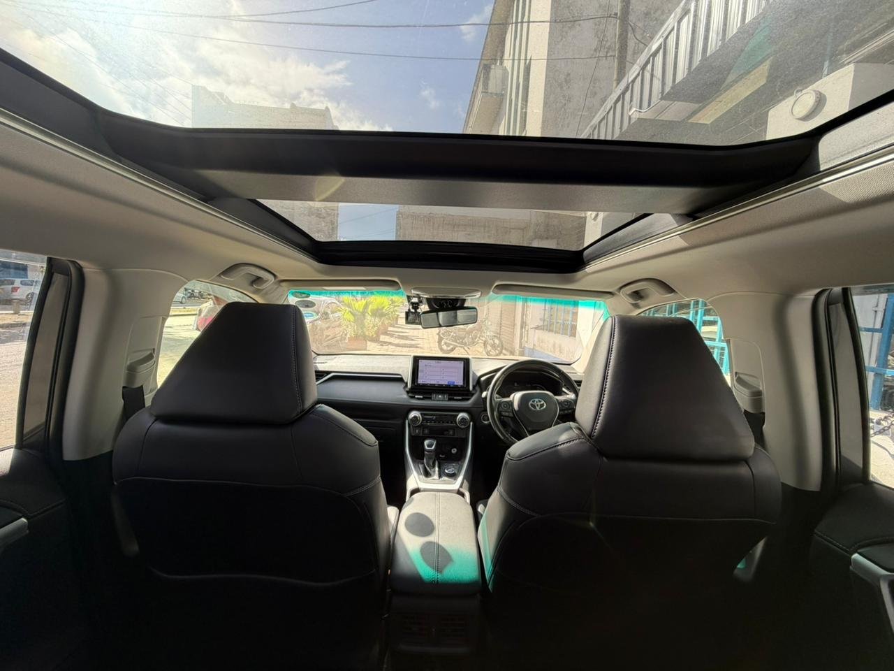 
								TOYOTA RAV4 full									