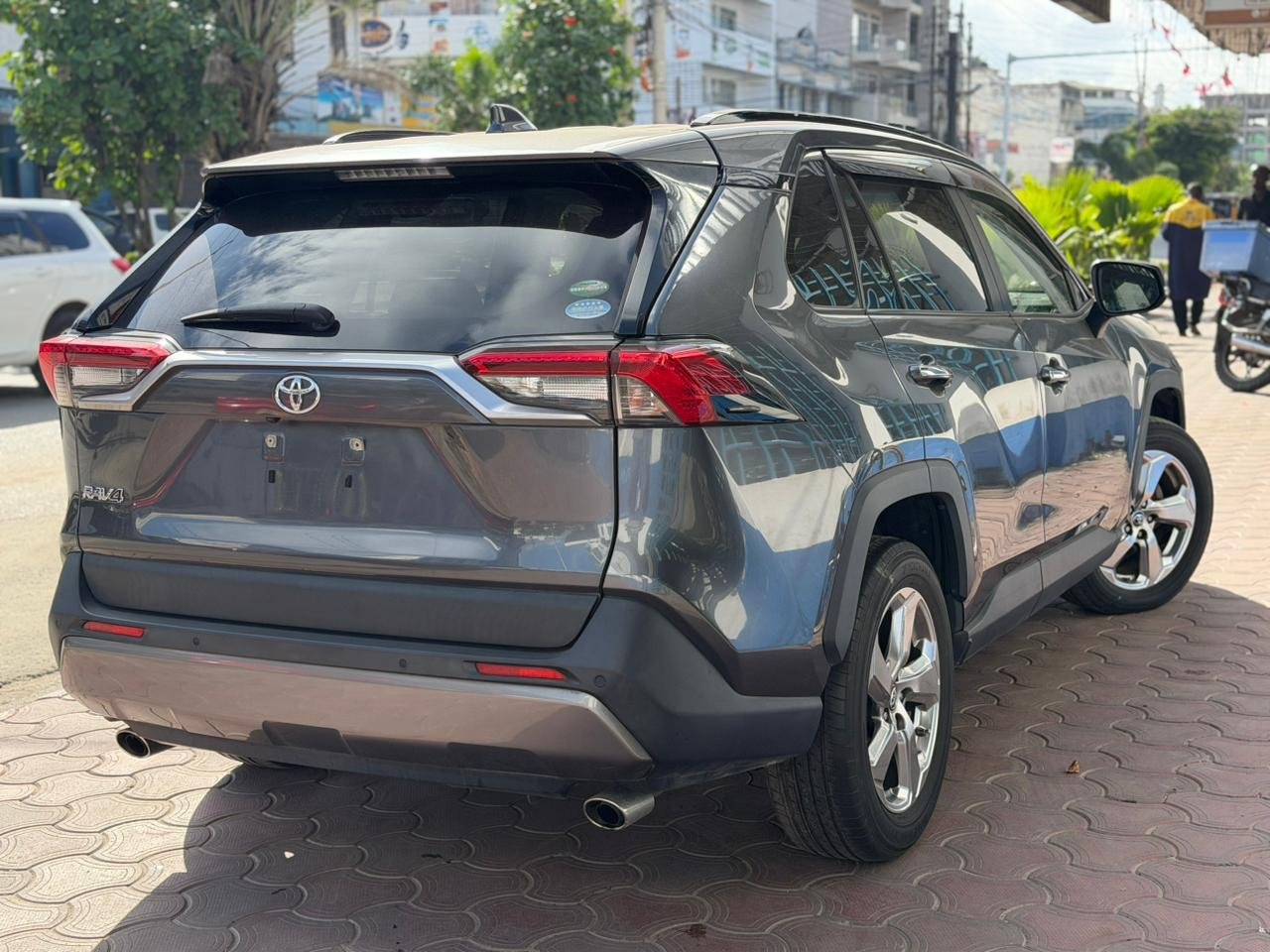 
								TOYOTA RAV4 full									