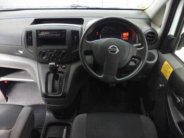 
								NISSAN NV200 full									