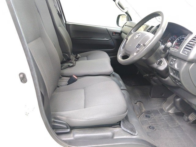 
								TOYOTA REGIUSACE full									