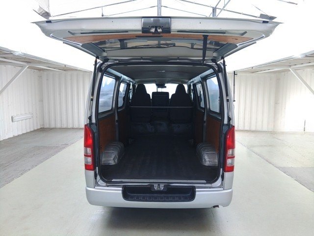 
								TOYOTA HIACE full									