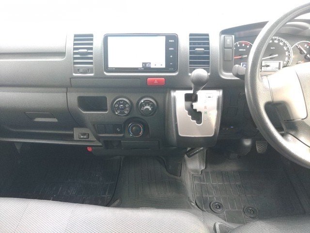 
								TOYOTA REGIUSACE full									