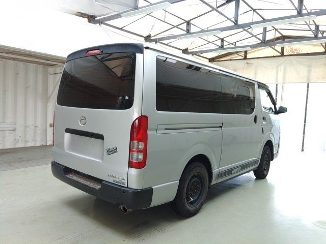
								TOYOTA HIACE full									