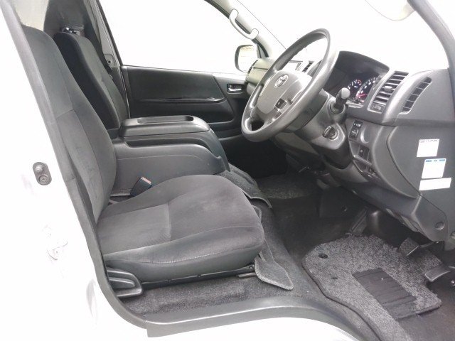 
								TOYOTA HIACE full									