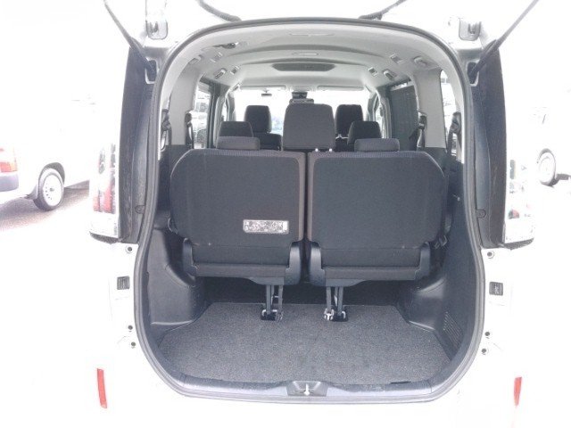 
								TOYOTA NOAH full									