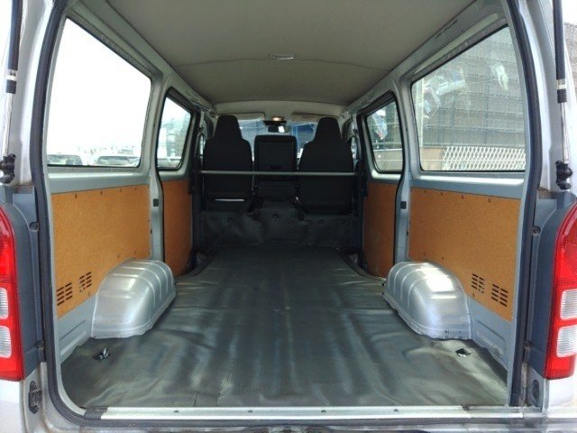 
								TOYOTA HIACE full									