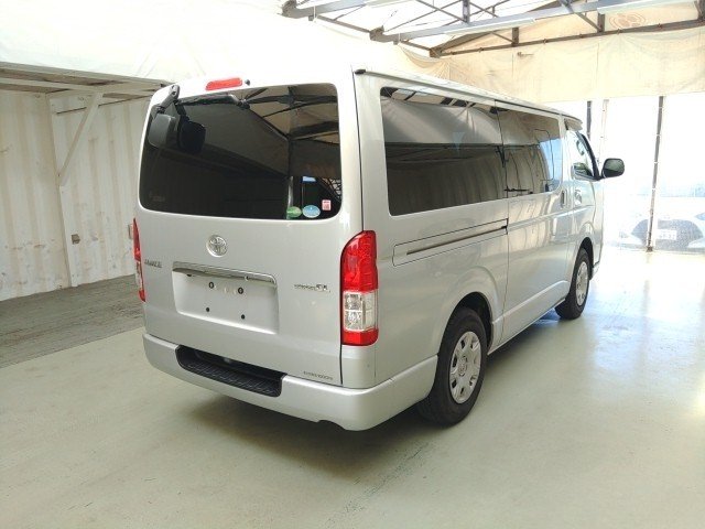 
								TOYOTA HIACE full									